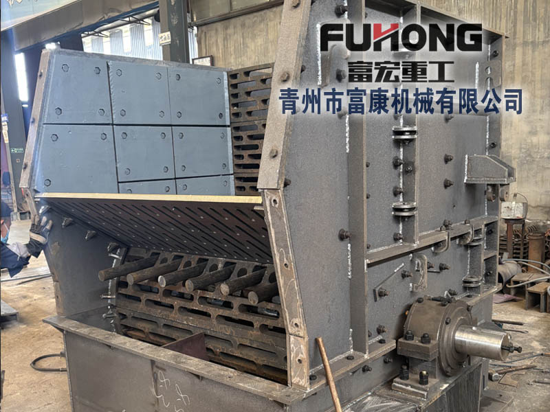 特殊定制液压开箱1016锤式草莓视频在线免费机生产中